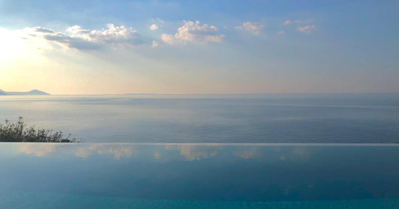 Kuro Beach House - Oceanfront Luxury & 25M Pool Achlia Экстерьер фото