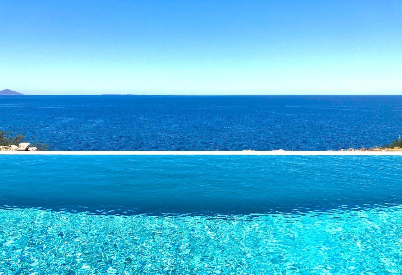 Kuro Beach House - Oceanfront Luxury & 25M Pool Achlia Экстерьер фото