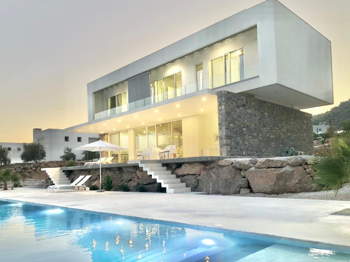 Kuro Beach House - Oceanfront Luxury & 25M Pool Achlia Экстерьер фото